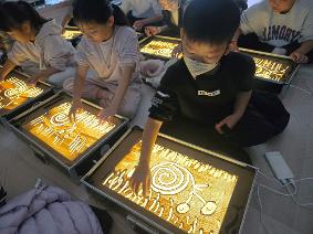 모래와 빛으로 그리는 상상력의 세계! 샌드 아트 공연 및 체험 활동 실시